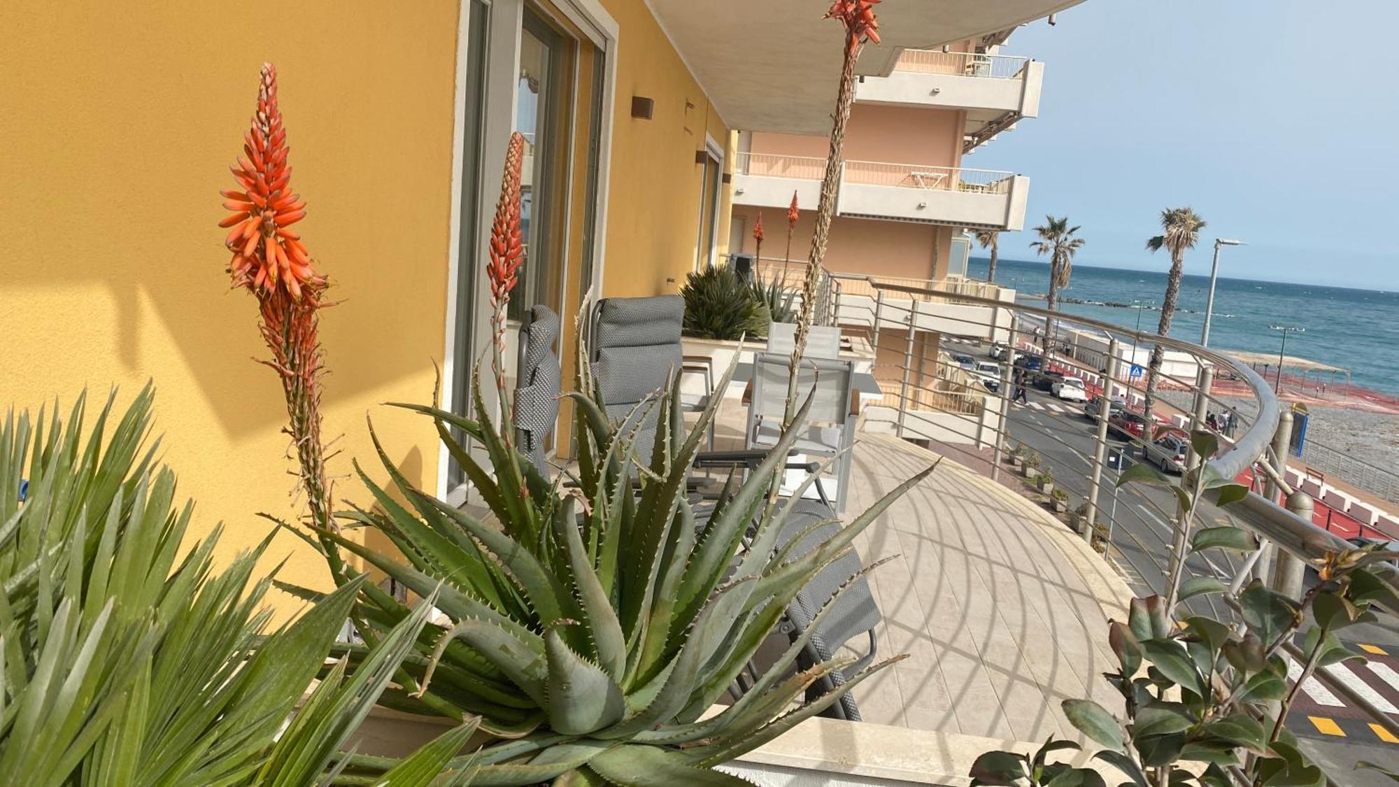 Mare Blu Leilighet Ventimiglia Eksteriør bilde
